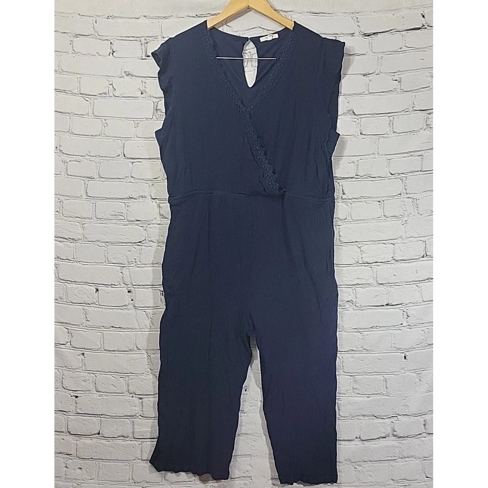Maurices Navy Blue Romper XL Lace Trim Flutter Sleeve Stretchy V-Neck Keyhole‎